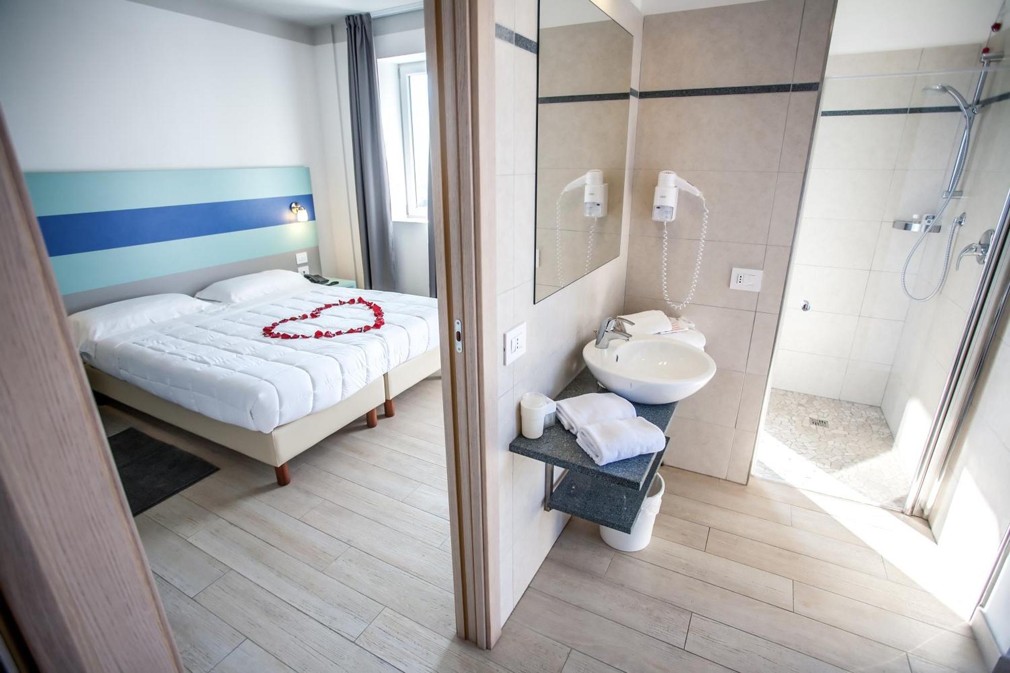 Hotel Oceanomare Punta Marina Zimmer foto